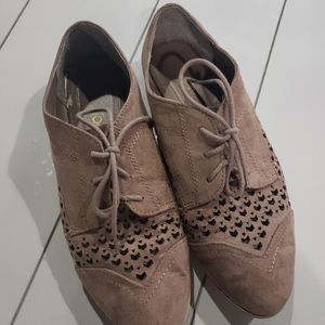 Adorable brown Oxford shoes